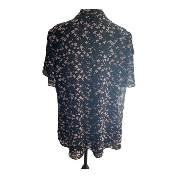 Chic Black and Pink Floral Blouse - Picture 3 of 8